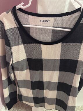 Old Navy Black and Cream Buffalo-Check Long Sleeve Tee